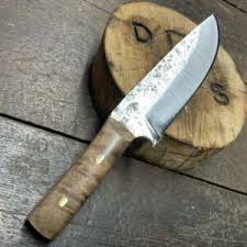 The trailing point design of the blade makes it great for camping, hunting and fishing, and the elegant twisted handle adds a bit of refinery with a better grip. Knives Drunken Smithy