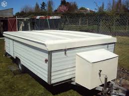 Caisse métallique avez coffre a l'avant et cuisine détachable a l'arrièr. Caravane Pliante Rigide Marque Chatel De Mai 1976 Caravane Pliante Caravane Pliante Rigide Caravane