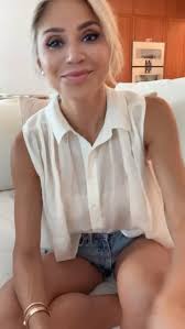 Here's what I take daily—and why: • Vitamin D + K + omega-3s to support  bone, brain, and heart health (and yes, there's science showing lower  dementia risk with D supplementation). •