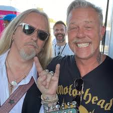 Alice in Chains' JERRY CANTRELL Talks About His Love of METALLICA and JAMES  HETFIELD. "What makes James such a great frontman is his physical presence.  Nobody else commands the same kind of