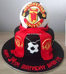 Official #mufc account we are #unitedagainstracism. Customised Cake With Fondant Manchester United Food Drinks Baked Goods On Carousell