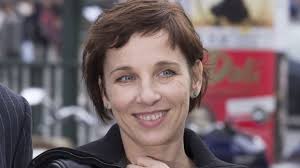 Mama monika hansen war eingeweiht, hielt aber dicht, wie sie bei der party. Meret Becker Verrat Was Sie Auf Dem Kerbholz Hat B Z Berlin