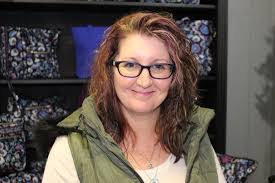 Karen Mealey's Instagram, Twitter & Facebook