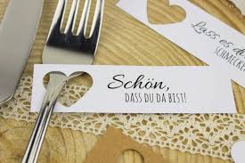 Unsere tischkarten geben jedem platz eine persönliche note. Diy Tischkarten Einfach Selber Machen Kostenlose Vorlagen Hochzeit