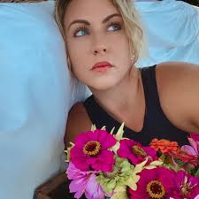 My chickens keep destroying the nesting boxes, any reason why? Post pics of  your nesting boxes so I have an idea what to give them when I redo the coop  🤩