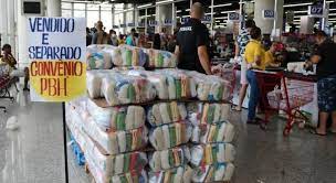 A prefeitura realizou, no mês de março de 2021. Familias De Estudantes De Escolas Municipais De Bh Vao Receber Cestas Basicas Em Maio Veja Como Retirar O Beneficio Minas Gerais G1
