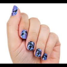 New Color Street Bats Amore Halloween In 2020 Color Street Color Street Nails Halloween Nails