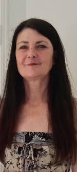 Me with my hair straightened & me with my natural hair are two different  people