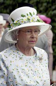 Photos Queen Elizabeth S Fresh Floral Style Over The Years Queen Elizabeth Queen Elizabeth Ii Queen Hat