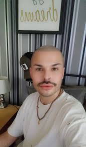 Hey, I'm Conor, 39 from Northern Ireland Looking friends, chat and banter. 