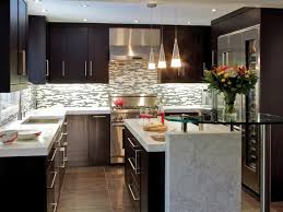 En las cocinas actuales, la isla central y la península, en el diseño de esta habitación es casi una obligación. Pin En Cocinas Chicas