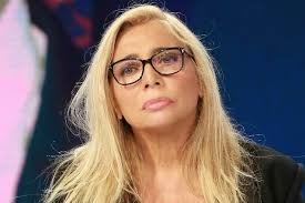 Mara venier intervista claudia koll. Mara Venier Dopo La Lesione Al Nervo Facciale Fatico A Parlare Nessuno Mi Assicura Che Guariro