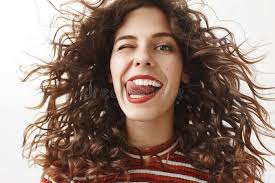 Nicole kidman pettinatura anni 80 con permanente . Il Primo Piano Ha Sparato Della Donna Europea Femminile E Sensuale Spensierata Con Capelli Ricci Che Ondeggiano In Aria Attaccan Immagine Stock Immagine Di Allegro Bello 118649071