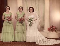 Pin By Lolla Vintage On The Vintage Wedding Old Wedding Dresses Wedding Dresses Vintage Wedding Gowns Vintage