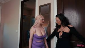 Stepsisters Do It Best - Chloe Surreal, London Laurent | PornWex