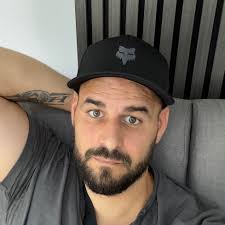 What is your favorite group dynamic? I am playing with my Bardlock  Seldarine Drow Tav, and at act 2 currently have Wyll as a paladin/warlock,  Shart as a tempest cleric/sorcerer and Karlach