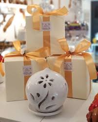 Identifica un essere, un oggetto o un concetto che assume genere maschile. Bomboniere La Maison D Art Ceramiche Artigianali E Manufatti In Legno D Ulivo Picture Of La Maison D Art Bari Tripadvisor