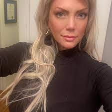 Layne Carrell's Instagram, Twitter & Facebook