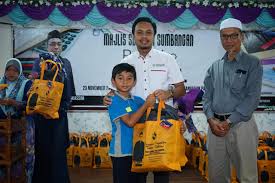 Borang boleh diambil di yayasan negeri sembilan atau boleh juga diisi secara online di sini. Program Jom Ke Sekolah 2020 Kawasan Seremban Negeri Sembilan Laman Web Rasmi Yayasan Taqwa Wilayah Persekutuan