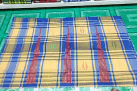 Ada juga yang terbuat dari kain sutra. Terjual Sarung Sengkang Lifa Sabbe Sutra Bugis Motif Pucuk Biru Kuning Kaskus