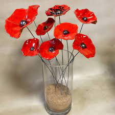 Pour flower by kenzo poppy bouquet, son jus a troqué sa transparence d'antan contre un rose poudré, tandis qu'un coquelicot se dessine sur ses parois. Bouquet De 9 Grands Coquelicots Rouge Dont 1 Avec Projections Noir Metallise Hauteur 60 Cm