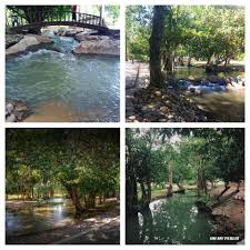 Air terjun ini jatuh ke arah bebatuan berwarna merah, kemudian mengalir menuju ke perairan berwarna turquoise. 30 Tempat Menarik Di Perlis Sekali Seumur Hidup Korang Kena Singgah Libur