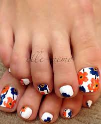 The big toenail is painted on top with pink and white petals plus polka dots. 50 Pretty Toenail Art Designs Cuded