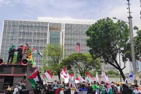 Wanita palestina, palestina merdeka, gadis cantik palestina, gadis tercantik mahasiswa universitas rennes teriak palestina merdeka saat kuliah umum dubes israel. V9gfbgq49ihrbm
