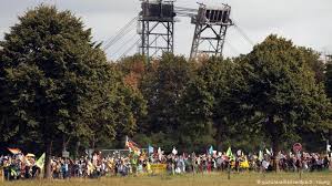 Climate Activists Target German Lignite Mine Germany News And In Depth Reporting From Berlin And Beyond Dw 30 08 2020