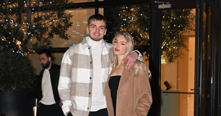 Basketbolists Artūrs Žagars gadu sāk ar romantisku foto | tv3.lv