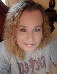 Jennifer Faye's Instagram, Twitter & Facebook