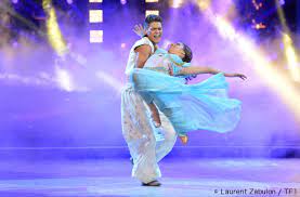 Rayane bensetti, exceptionnel de sensualité et d'expressivité le 25 octobre au côté de fauve hautot dans une fabuleuse chorégraphie de danse contemporaine, retrouvait sa partenaire de danse habituelle samedi 1er novembre dans danse avec les stars sur tf1.alors que denitsa ikonomova. Danse Avec Les Stars Le Debrief S05 Ep08 Danses Avec La Plume L Actualite De La Danse