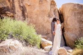 This stylish couple got married while camping in Joshua Tree ...