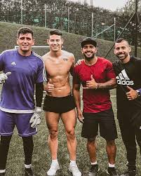 Das geht auf instagram, facebook und fitx.de/workouts weiter. Jr10 Fanpage On Instagram Jamesrodriguez10 Aliadas Micapitanjames Sr4siempre Esamorjames Jamesmirazo James Rodriguez Soccer Guys Rugby Men