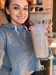 Lindsey Larose's Instagram, Twitter & Facebook