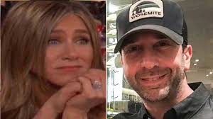 During the filming of friends, jennifer aniston and david schwimmer decided to take a pay cut to get what they wanted for their castmates. Friends Co Stars Jennifer Aniston Aka Rachel And David Schwimmer Aka Ross Had A Secret Relationship