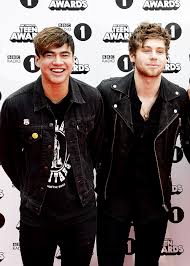 Check out my 5 seconds of summer board and my individual boards for the other members for more 5sos pics Agape On Twitter Calum Hood And Luke Hemmings At Bbc Radio 1 Teen Awards Red Carpet 8th November 2015 Mycake 3 Https T Co Wo5uomcchh