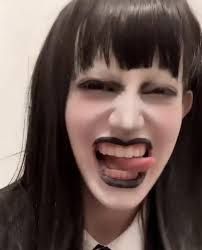 Como ela consegue segurar essa coisa? : r/FearAndHunger