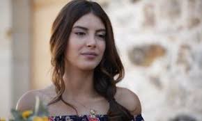 Anne ve babası o beş yaşındayken ayrıldı. Deniz Baysal Oynadigi Diziler Insanveyasam Com