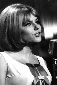 The britney spears of the '60s french pop scene, france gall was a major star in france for decades. Tod Von France Gall Meisterin Der Ironischen Erotik Kultur Sz De