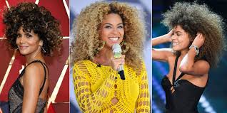 Donna con bei capelli ricci. Star Con I Capelli Ricci Afro Beyonce Tina Kunakey Halle Berry E Le Altre