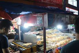 Buah eksotik dan makanan jarang di pasar makanan sanyuanli anda boleh menemui apa sahaja, dengan harga borong, tetapi bayar waktu terbaik untuk mengunjungi pasar kowloon adalah pada waktu malam ketika lampu menyala. 10 Makanan Yang Dijual Saat Malam Di Pasar Lama Tangerang Halaman All Kompas Com