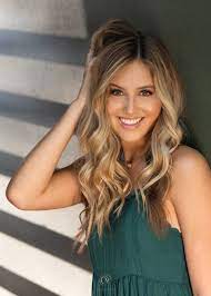 Nicolette S Senior Portraits Captured Moments Hairstyles For Seniors Senior Portraits Hairstyles Easy Hairstyles For Long Hair