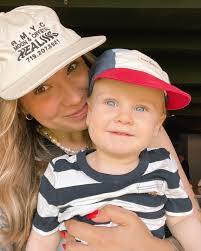 Dayna Armstrong's Instagram, Twitter & Facebook