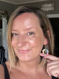 Handmade necklace crafting with marble-like designs