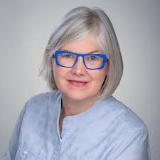 Amazon.com: Monetize Your Expertise: 14 Entrepreneur Success Stories About  Making Money with Their Expertise and Knowledge (Expertise-Based Business)  eBook : Vincent, Alina, Moore, Patti , Baak, Huda , Seidelman, Jennifer ,  Boyce,