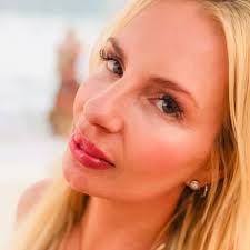 Jen Crisp💖 (@blondebyjencrisp) · Newport Beach, CA