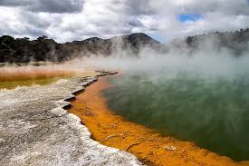 Här på sydön hittar du glaciärer, fjordar, vinodlingar, paradisstränder, vattenfall och snöklädda berg. Nya Zeeland Champagne Pool Wai O Tapu Rotorua Vulkanisk Geotermisk Natur Landskap Svavel Vulkanism Geotermisk Energi Pikist