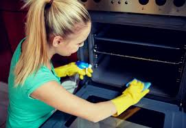 Nel forno si annidano tracce di unto, incrostazioni per preparare in casa un sapone ecologico per pulire il forno avete bisogno di 230 gr di sapone di marsiglia naturale grattugiato, 2 tazze di bicarbonato di. Pulizia Del Forno Come Risparmiare Utilizzando Bicarbonato Di Sodio E Aceto