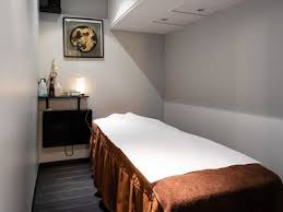 Les massages, ou modelages, sont des pratiques exercées depuis des milliers alors pour les lyonnais et les lyonnaises, les salons de massage à lyon ne manquent pas et vous. Les Meilleurs 10 Massages Spa Dans La Zone Lyon 2e A Lyon Prix Horaires Et Avis Mise A Jour Aout 2021 Uala